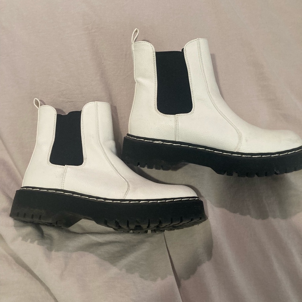 Sincerely Jules White Chelsea Booties
